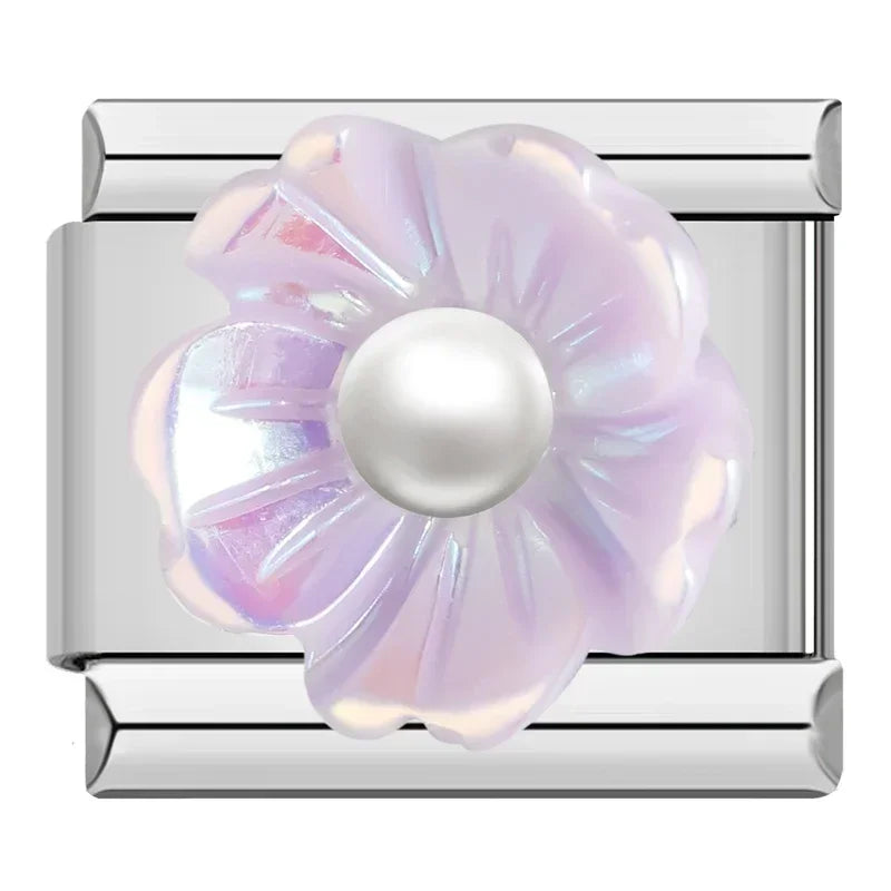 Schillernder Perlenblumen-Charm